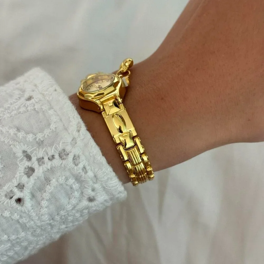 Sku:0346 vintage vibe gold mini watch + in‎ a gift box They fit any hand size